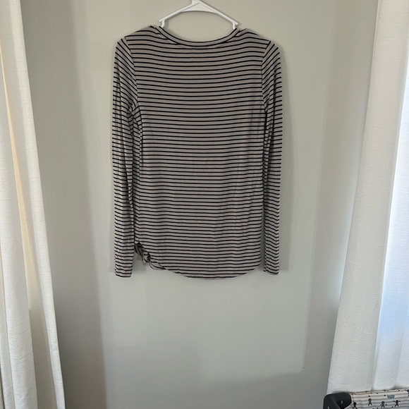 Old Navy Black and Cream Striped Top - Picture 4 of 4